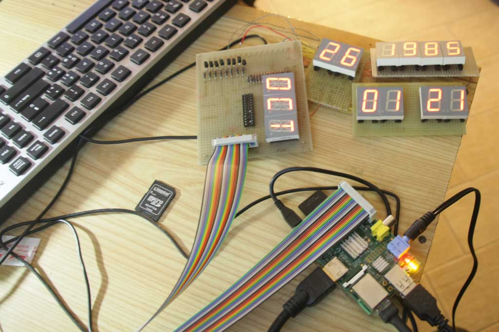 /diy-back-to-the-future-clock-replica/back-to-the-future-display-test-01.jpg