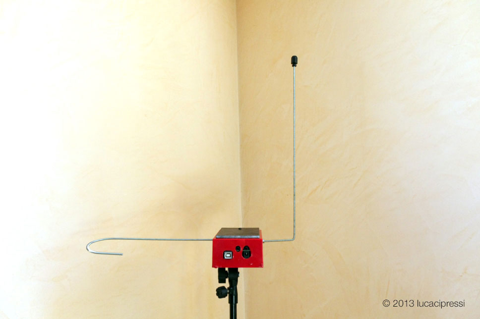 A technical deep dive into the Theremin, capacitive sensing, heterodyne oscillators, DDS synthesis, and look-up tables. /edu-theremin-dds-synthesis/theremin-01.jpg