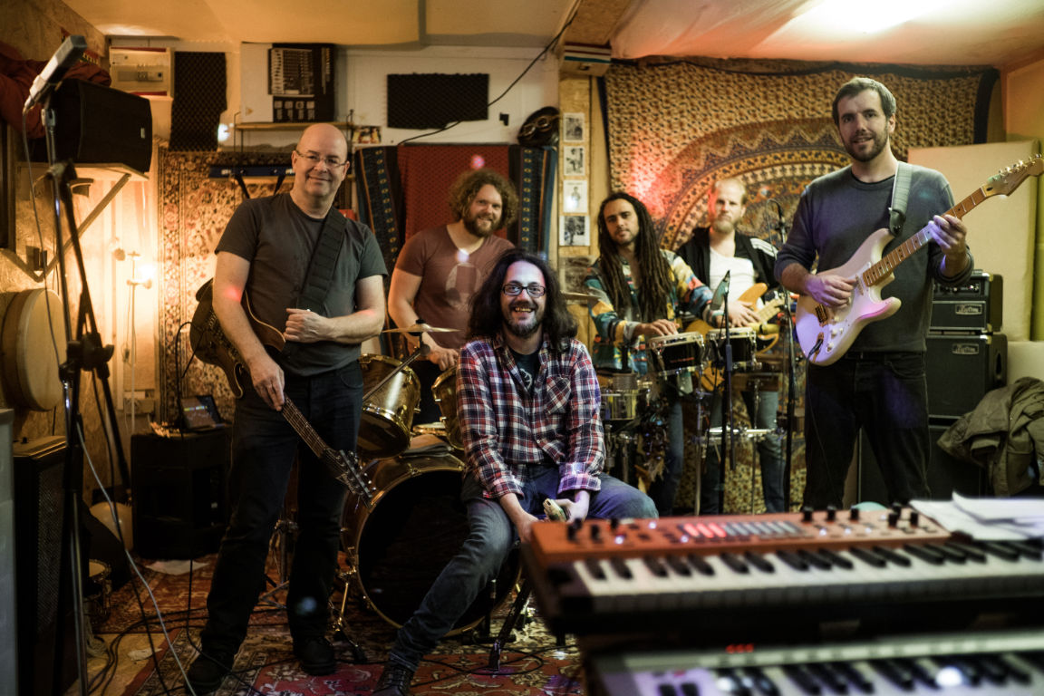 A personal homage to the Berlin SAKILI project around Antoine Villoutreix, Pepe Rasmus Weissgerber, David, Michael Schulz, and the pre-pandemic rehearsal-room recording of Blessures. /music-sakili-blessures/sakili-band-berlin.jpg
